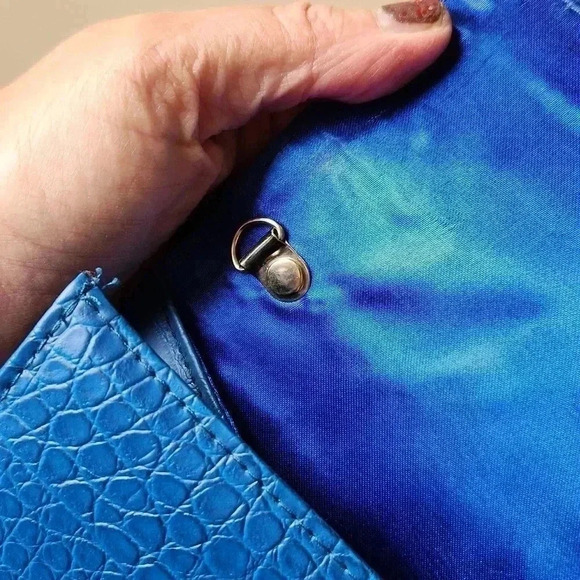 CHI Blue Faux Snake Skin Clutch Purse - Picture 8 of 12